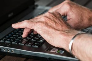 social-distancing-elderly-hands-computer-optimize-homepage